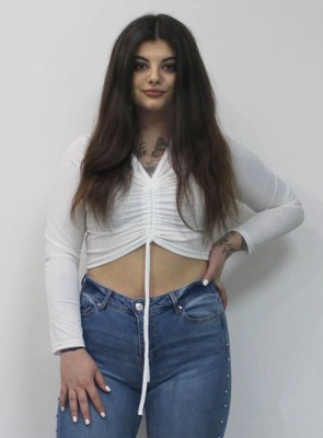 Dámsky biely crop top so šnúrovačkou 532