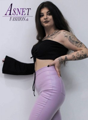 Dámsky čierny crop top so zvonovým rukávom 631